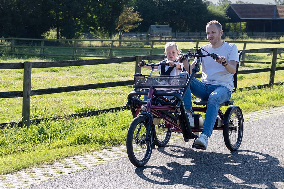 Tandem bike outlet with child seat