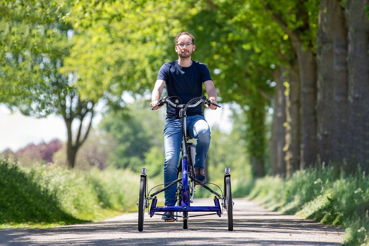 Double front wheel store bike