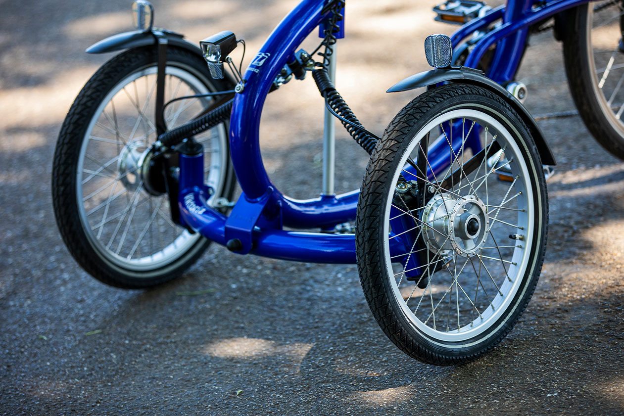 Bicycle with 2 shop wheels in front