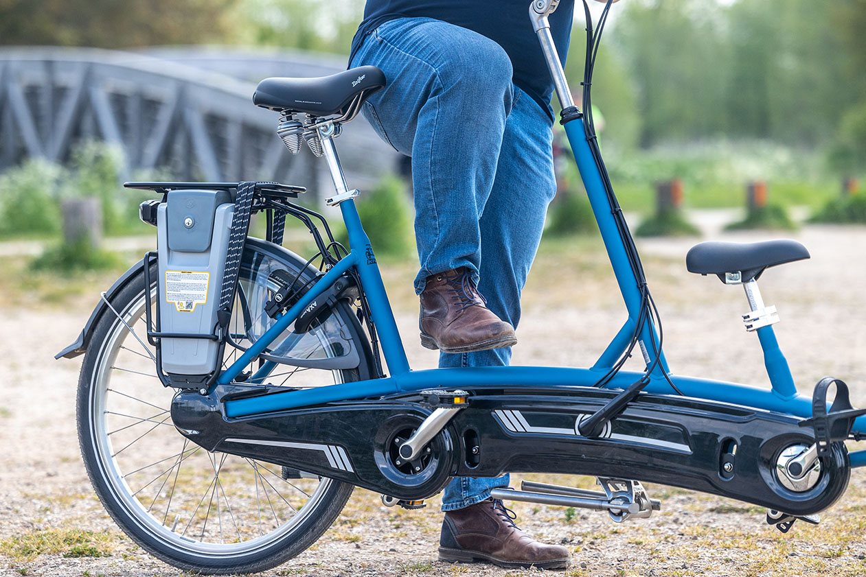 Tandem bike clearance attachment for child