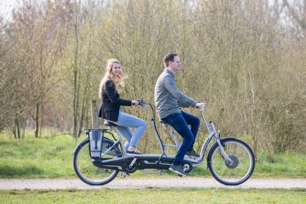 Bicycle with two clearance seats