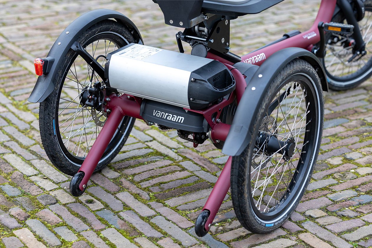 Electric clearance bicycle trike