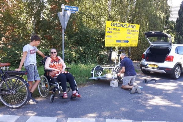 veloplus rolstoelfiets huren van raam familie geertsma