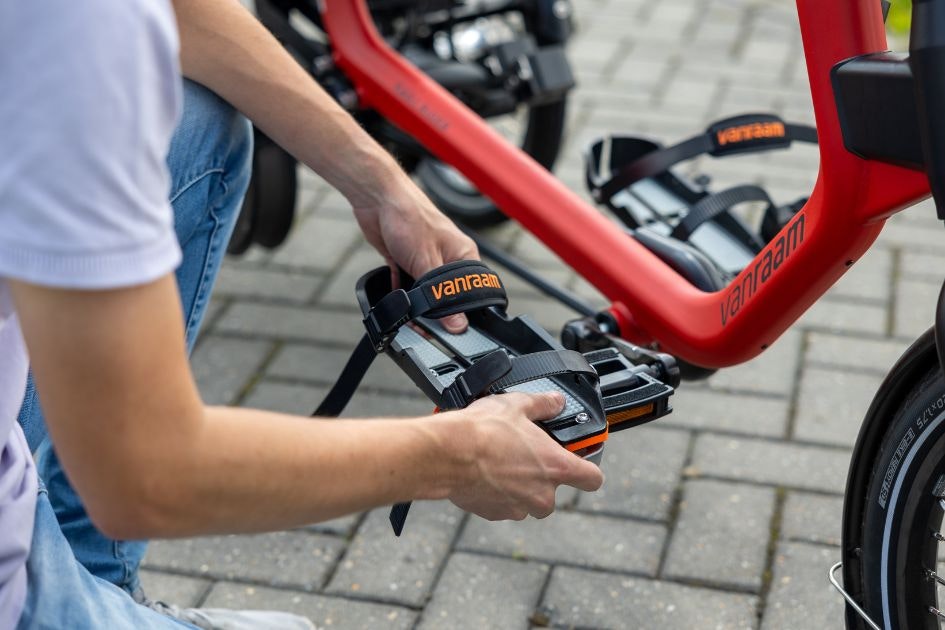 Attaching and adjusting the Van Raam foot fixation