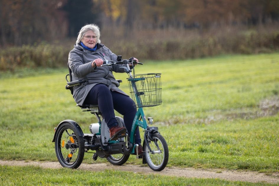 Radfahren mit einem schwankenden energieniveau Van Raam Easy Go elektromobil dreirad als elektrisches fahrrad